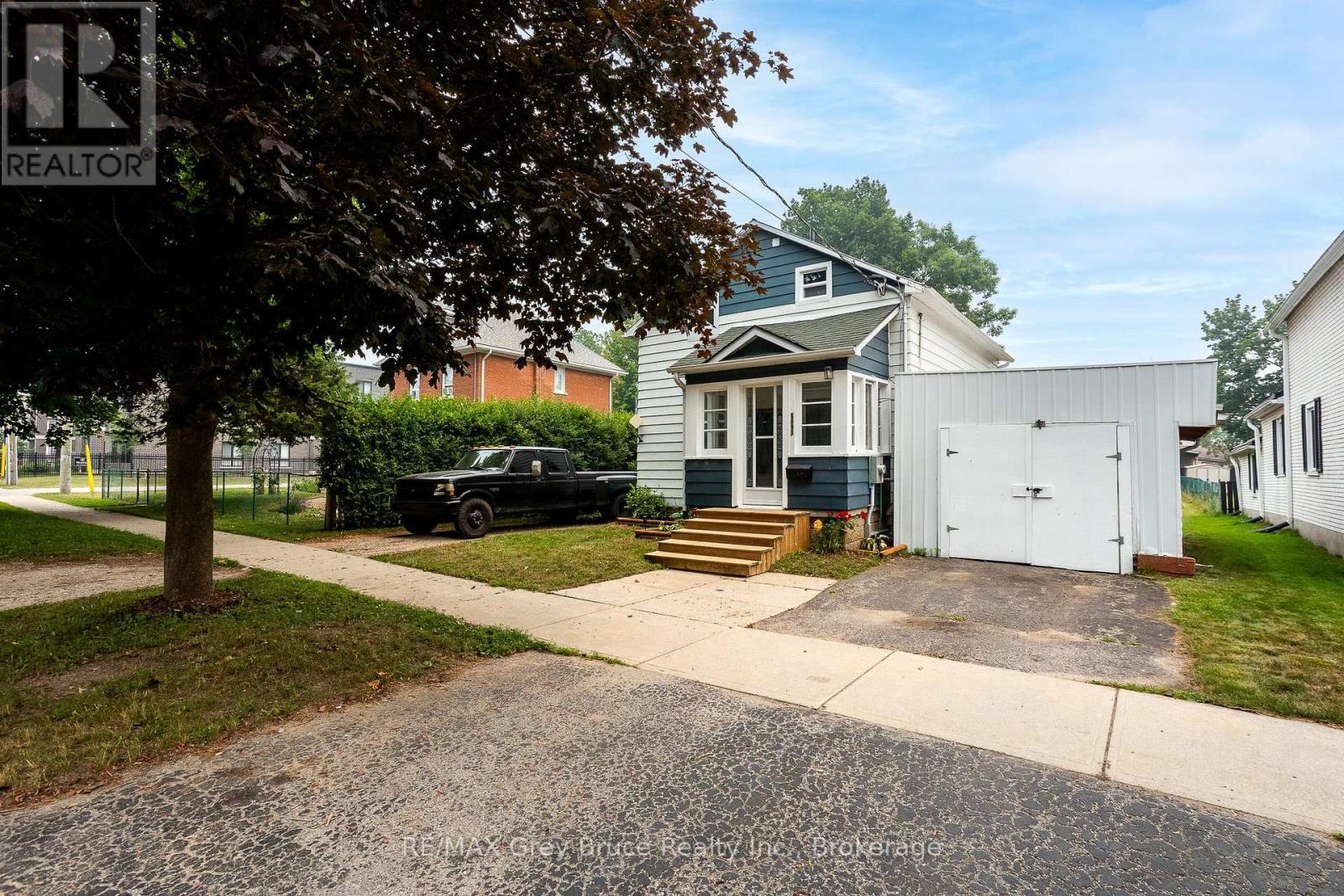 1693 8TH AVENUE E - 2