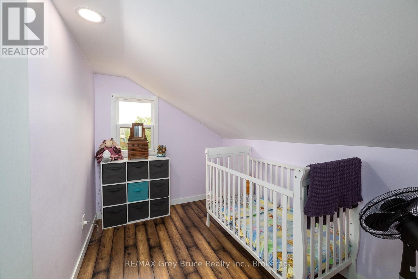 1693 8TH AVENUE E - 21