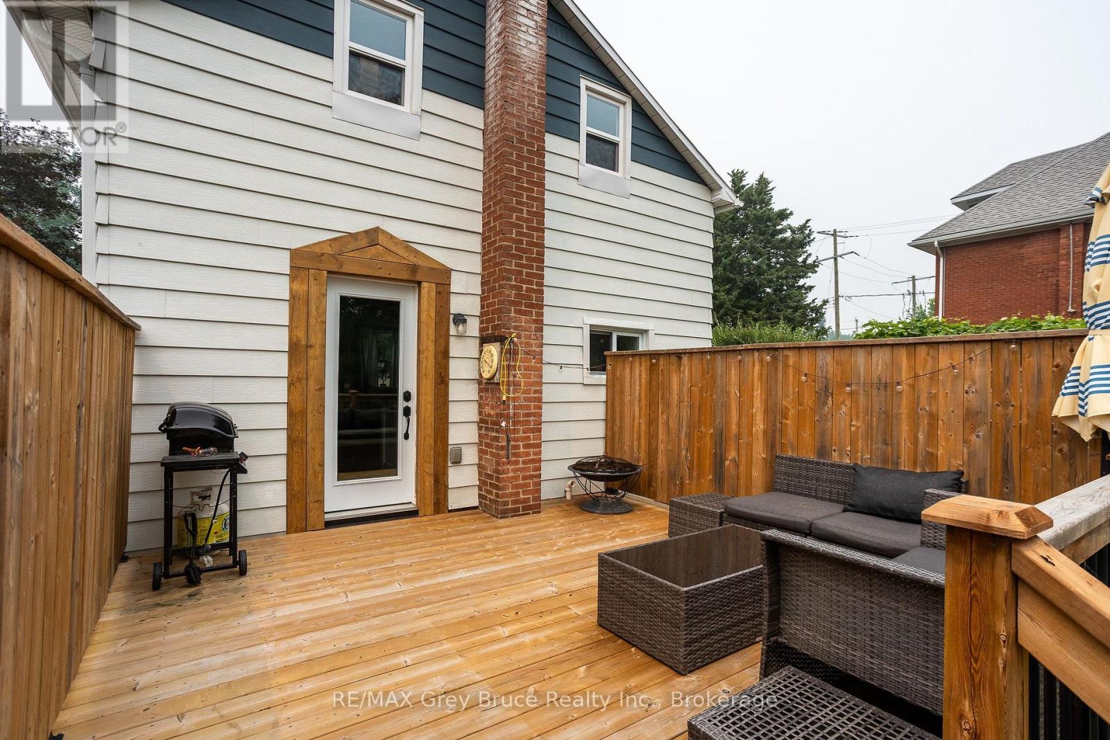 1693 8TH AVENUE E - 22