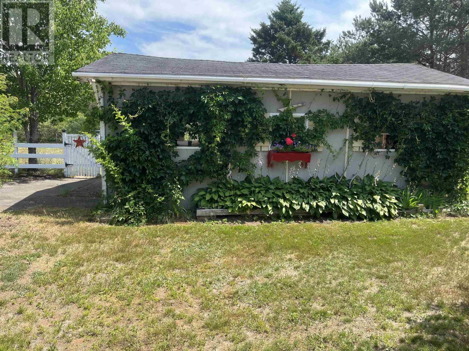 8894 Highway 201 - Image 42