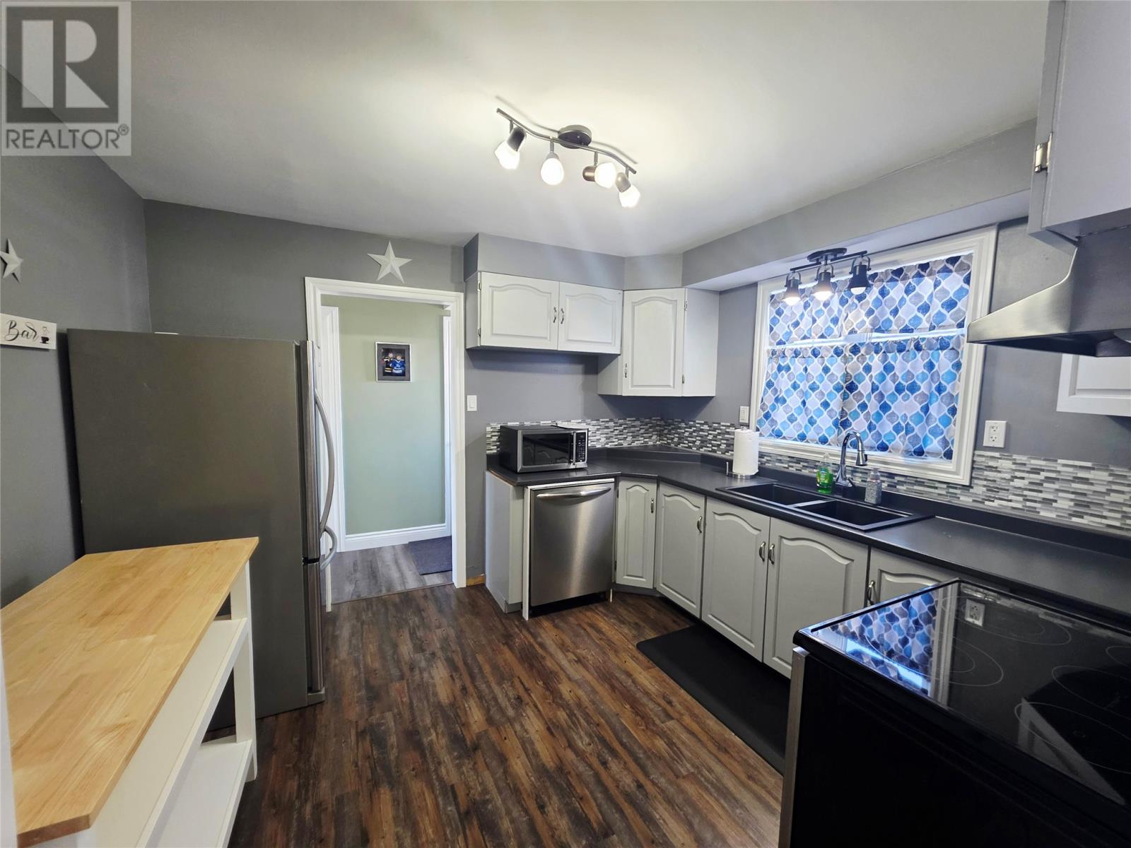 23 Banting Avenue - 5