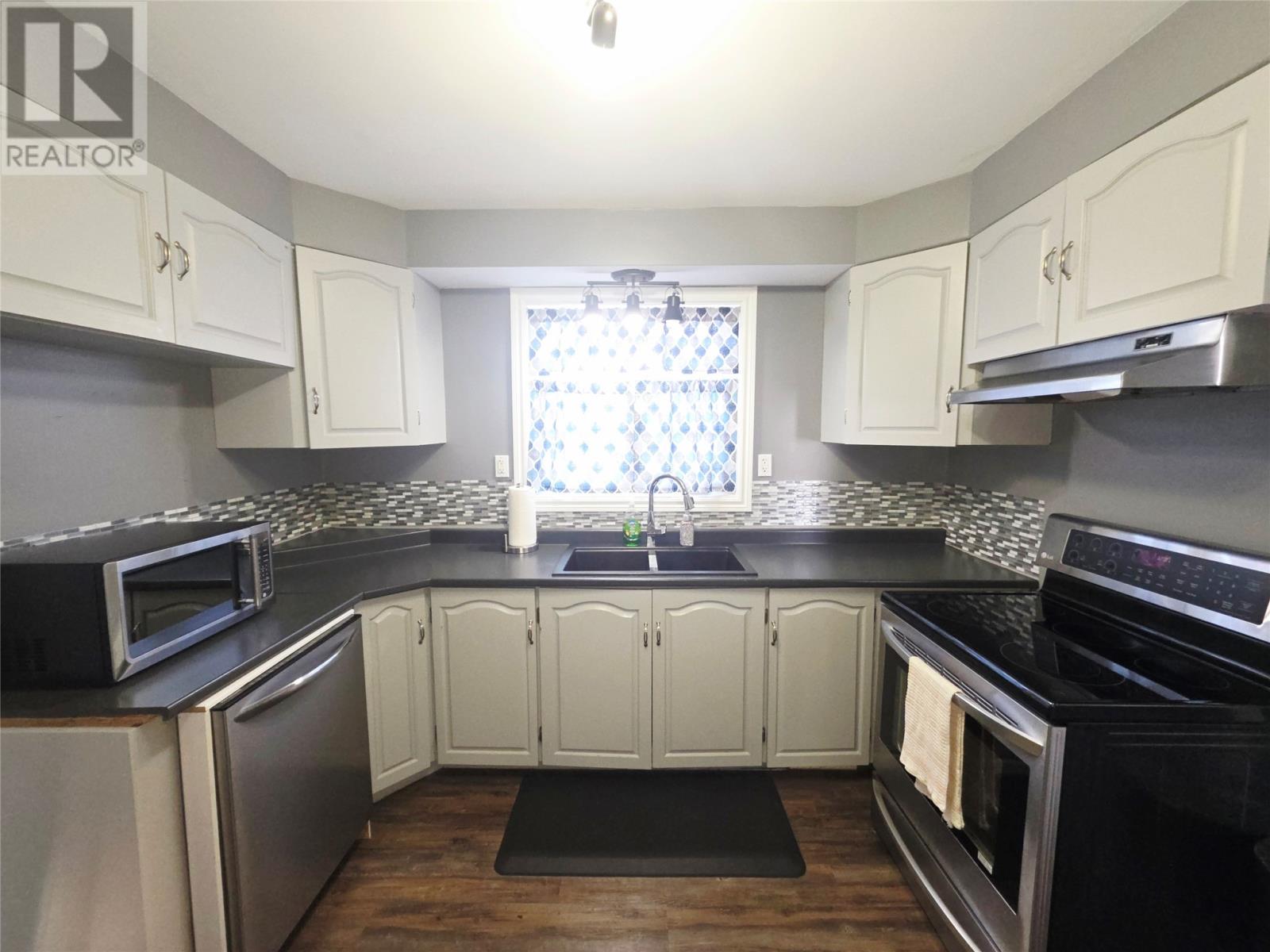 23 Banting Avenue - 3