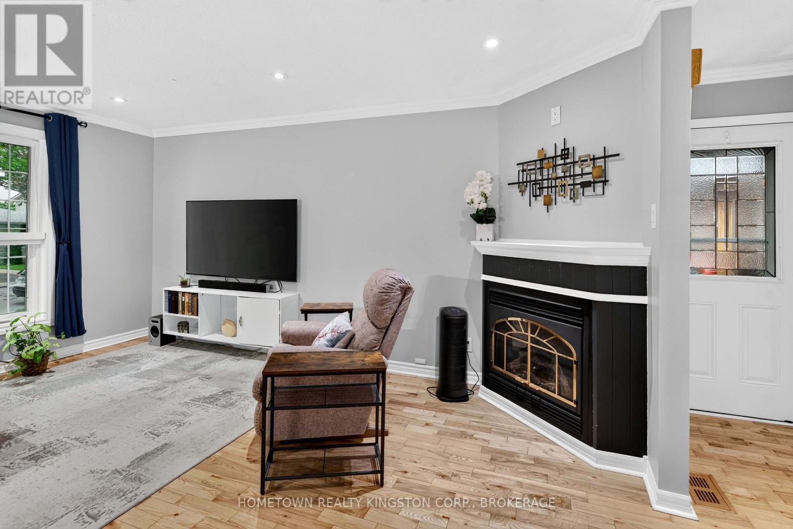 60 GUTHRIE DRIVE - 10