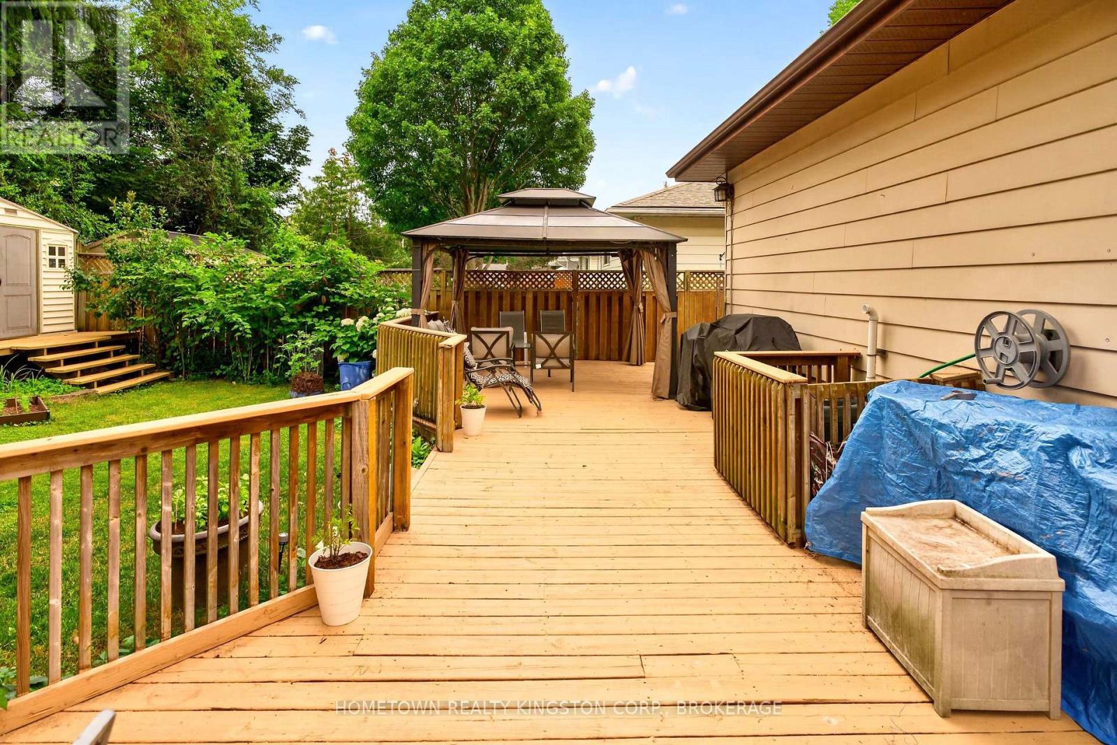 60 GUTHRIE DRIVE - 21