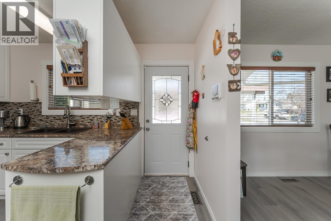 901 VEDDER CRESCENT - 9