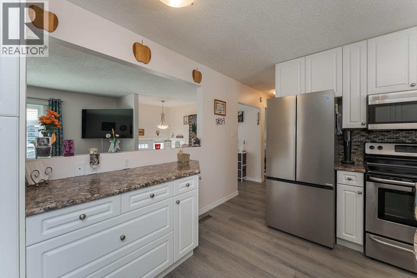901 VEDDER CRESCENT - 13