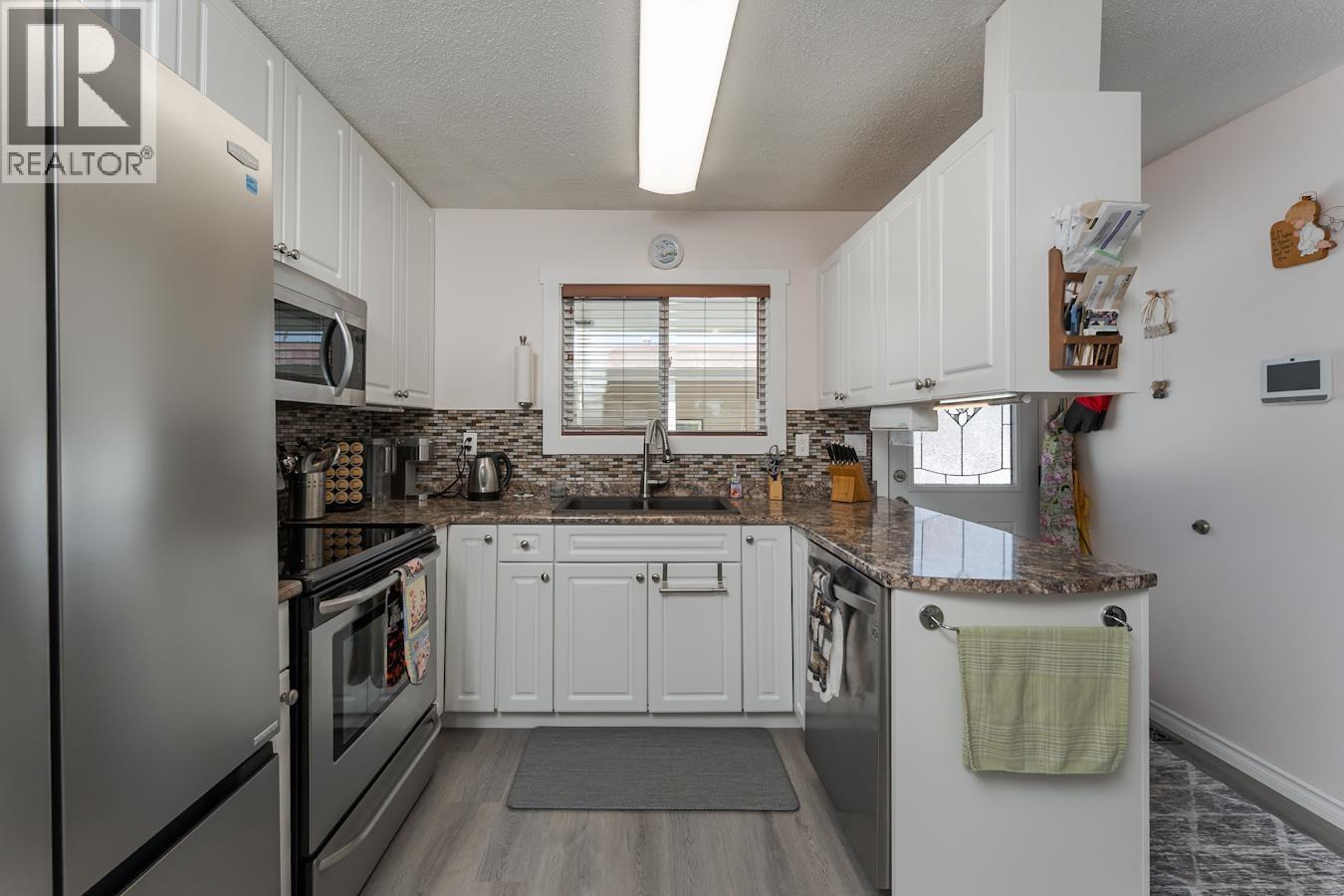 901 VEDDER CRESCENT - 11