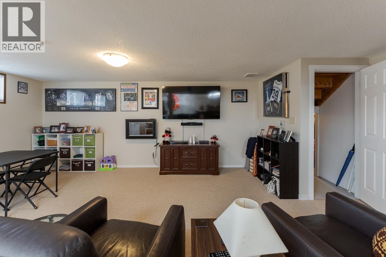 901 VEDDER CRESCENT - 27