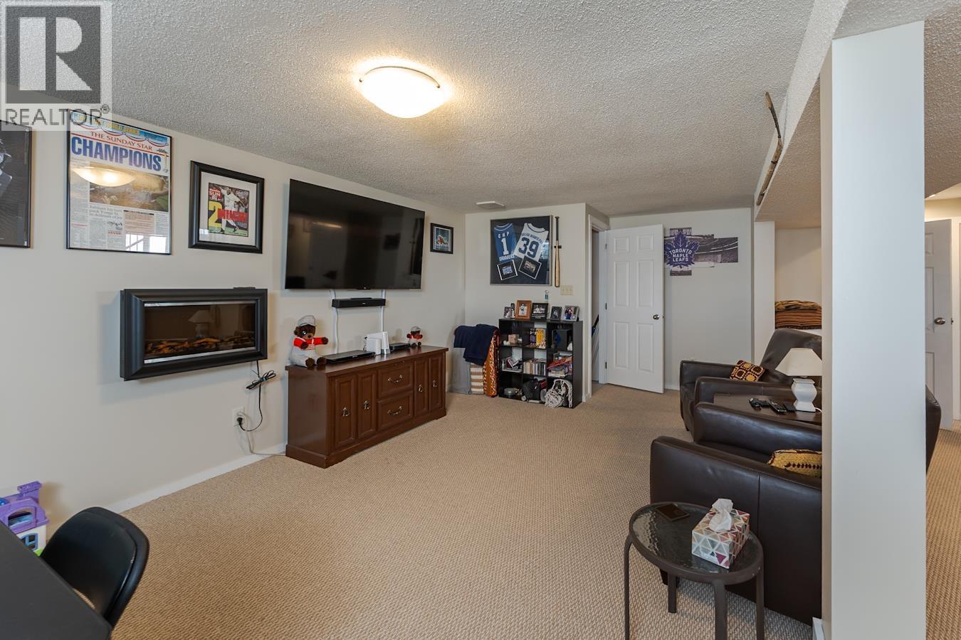 901 VEDDER CRESCENT - 28
