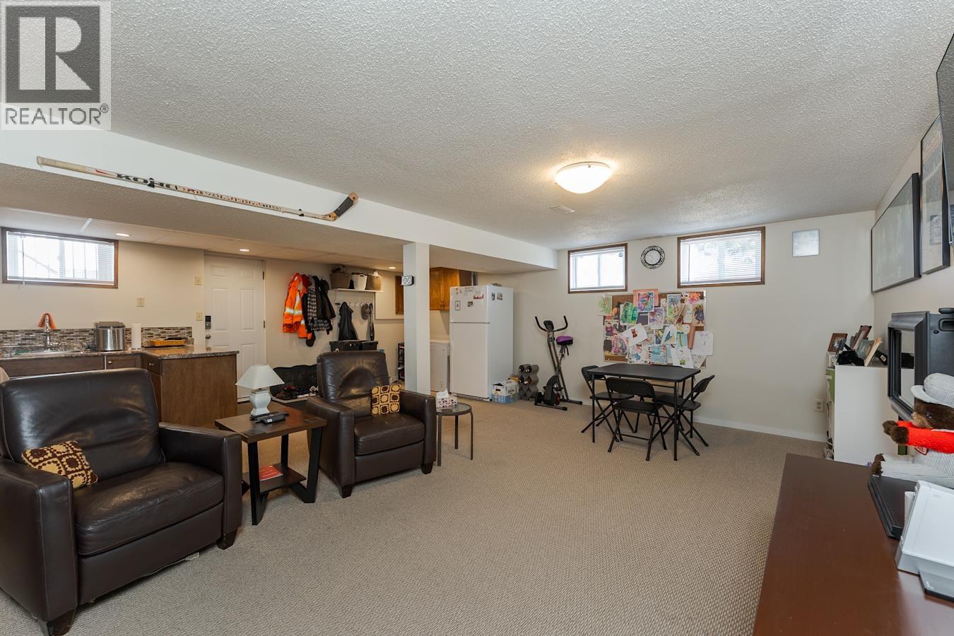 901 VEDDER CRESCENT - 29