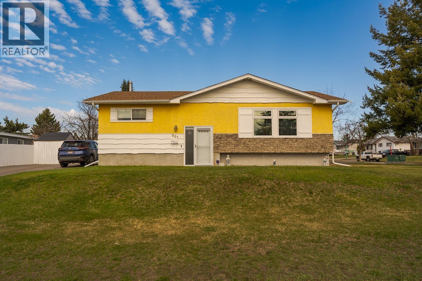 901 VEDDER CRESCENT - 1
