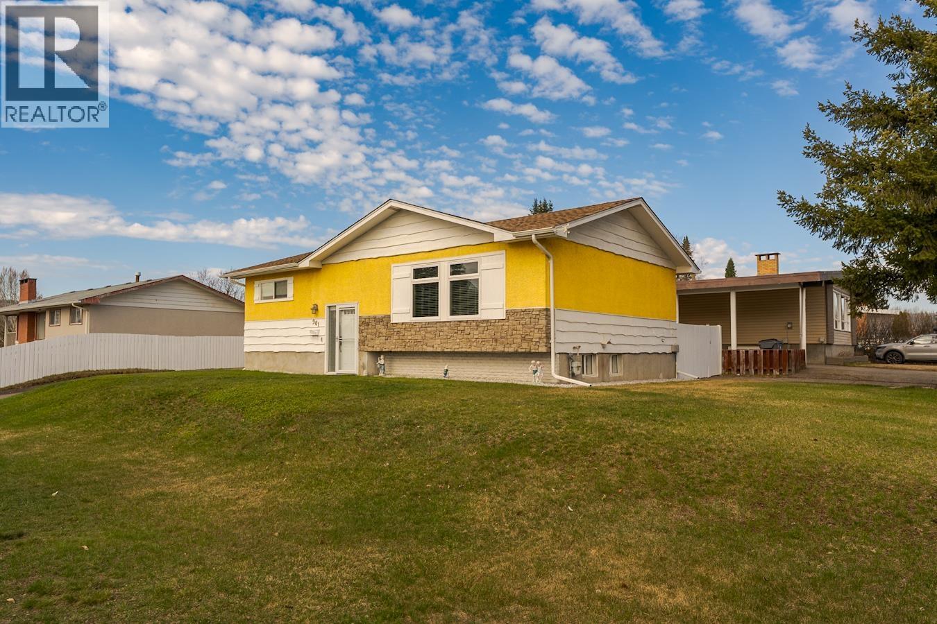 901 VEDDER CRESCENT - 2