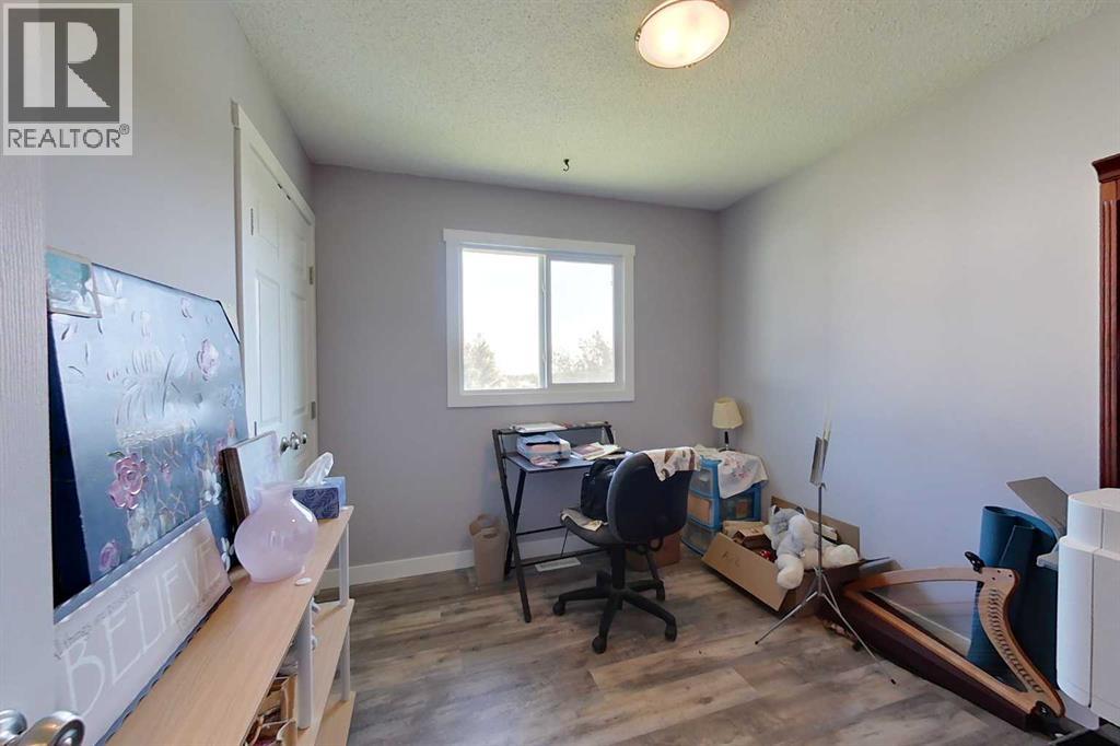 38, 85060 Township Road 722 - 14