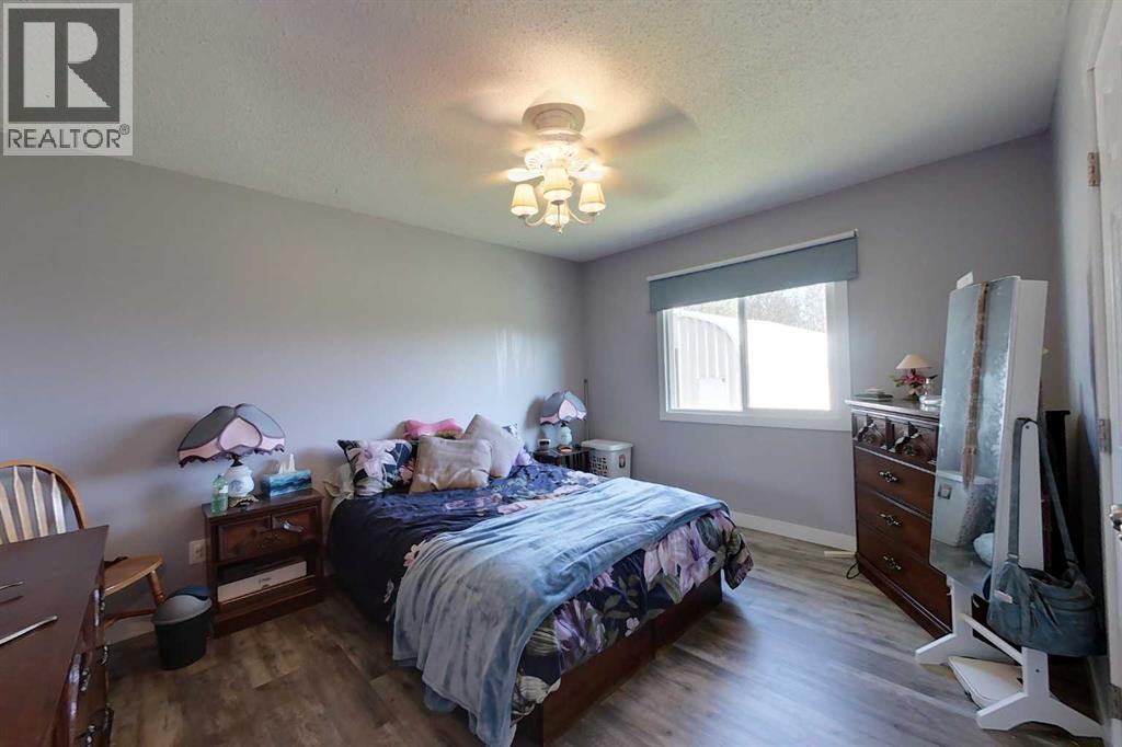 38, 85060 Township Road 722 - 12