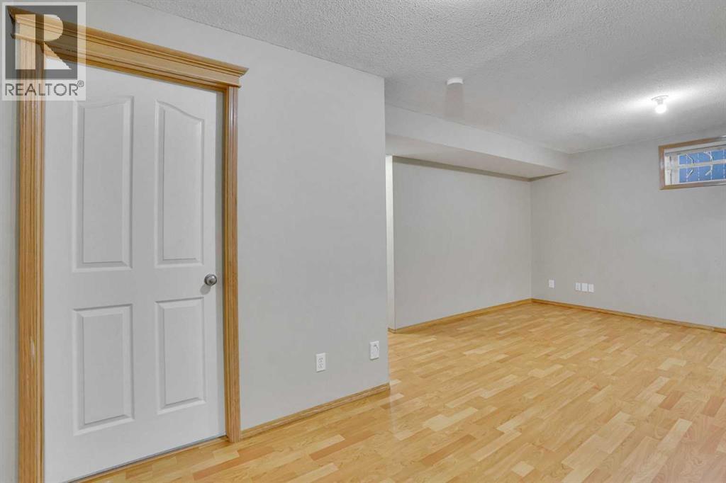 75 Taralea Crescent NE - 24