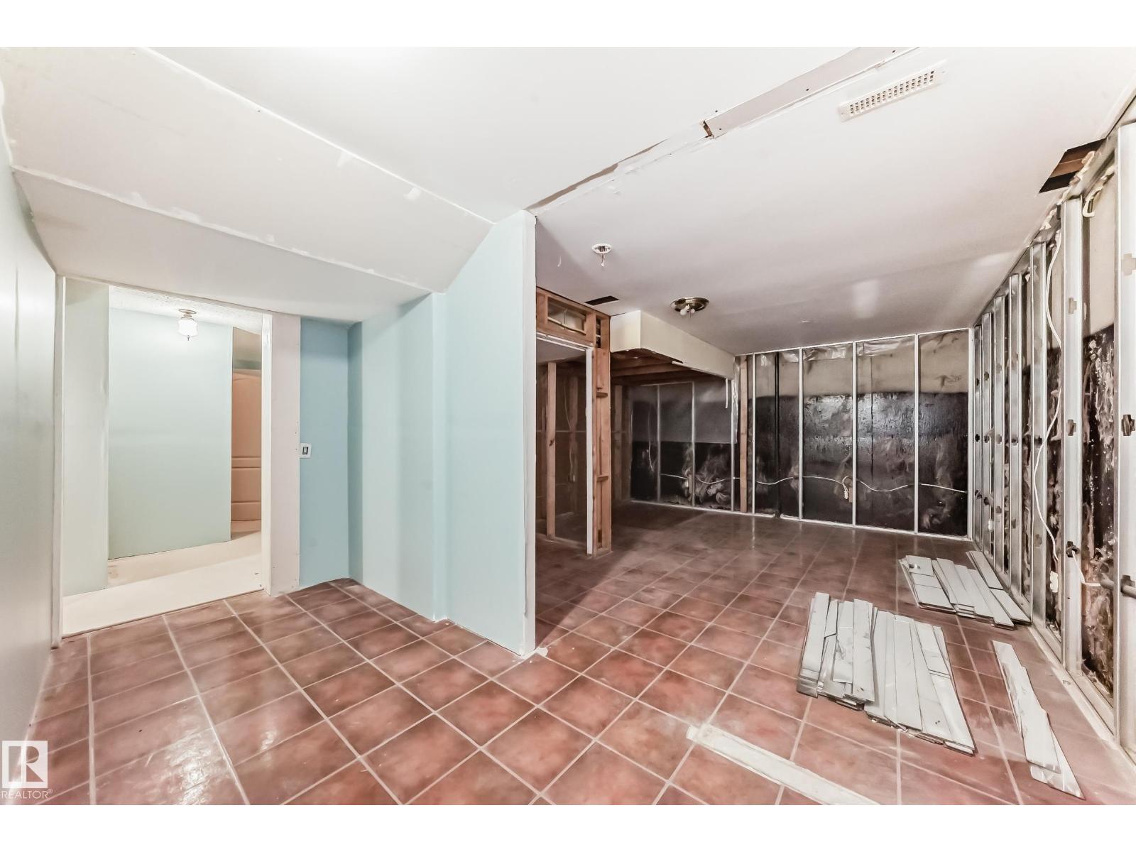 784 BLACKBURN PL SW - 38