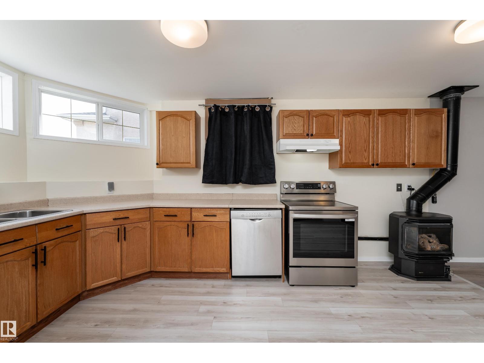 14120 129 ST NW - 35