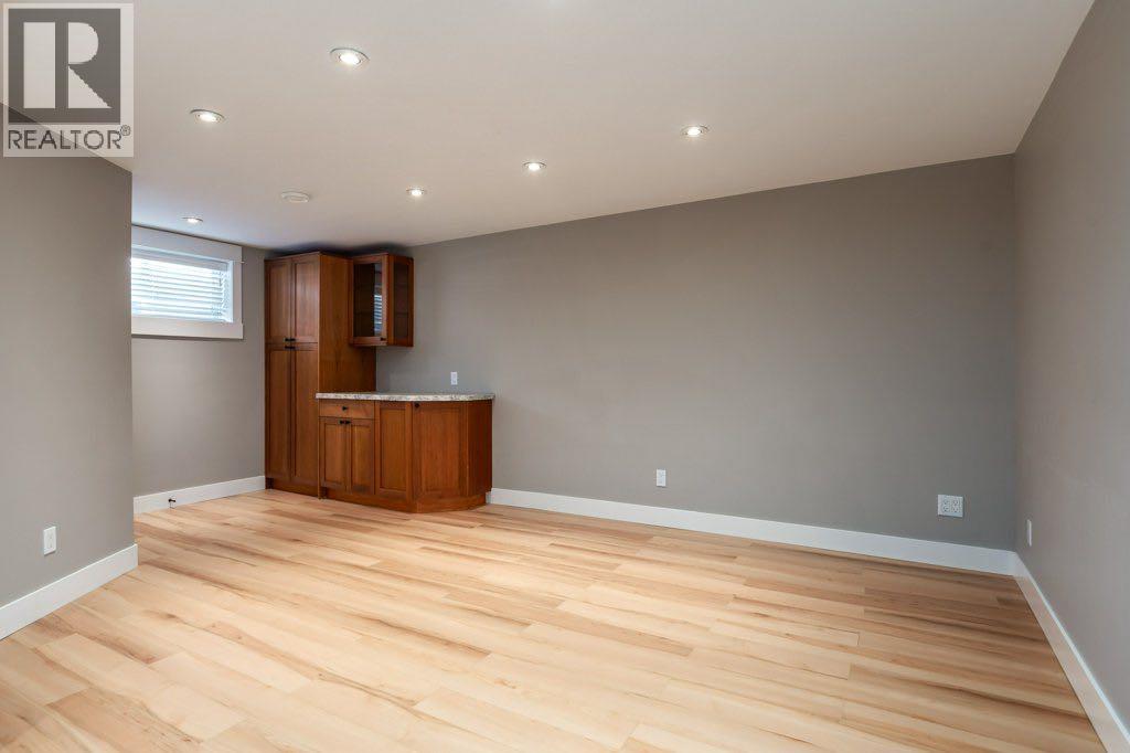 9504 3 Street SE - 20