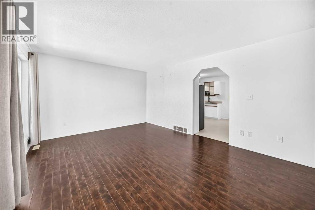 5 23 Avenue Close - 9