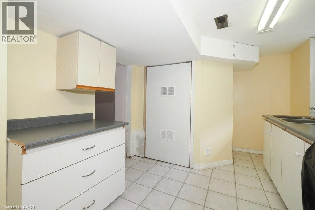 223 WELLINGTON Street N - 21