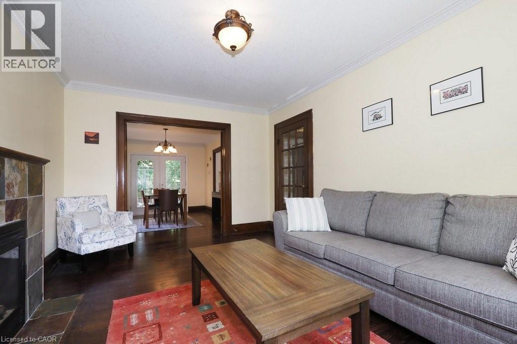 223 WELLINGTON Street N - 4