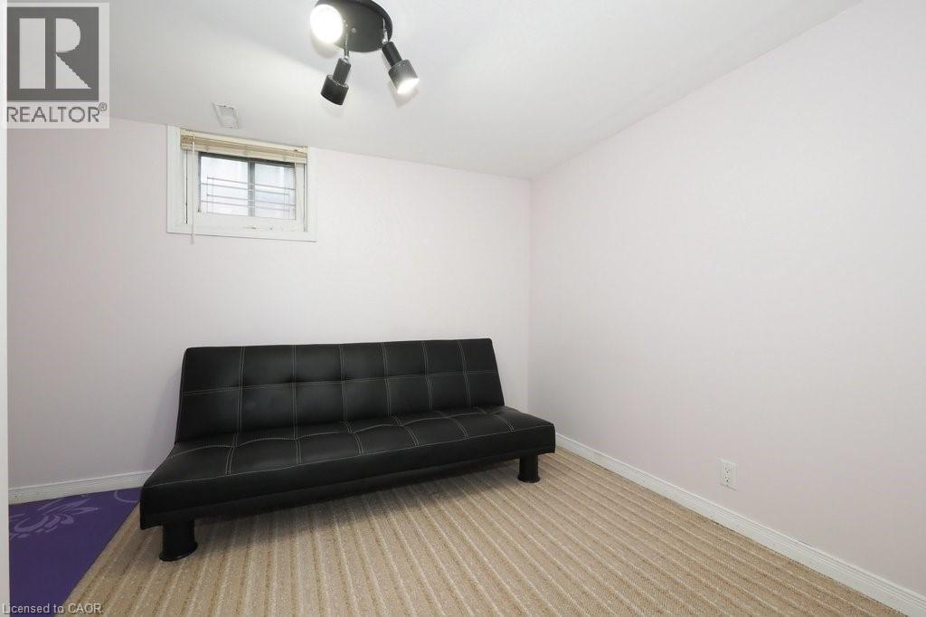 223 WELLINGTON Street N - 22