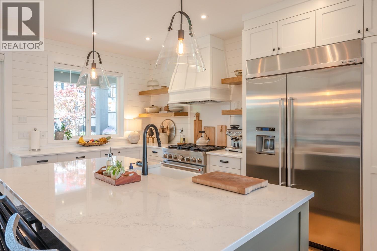 876 JOHNSON Street - 6