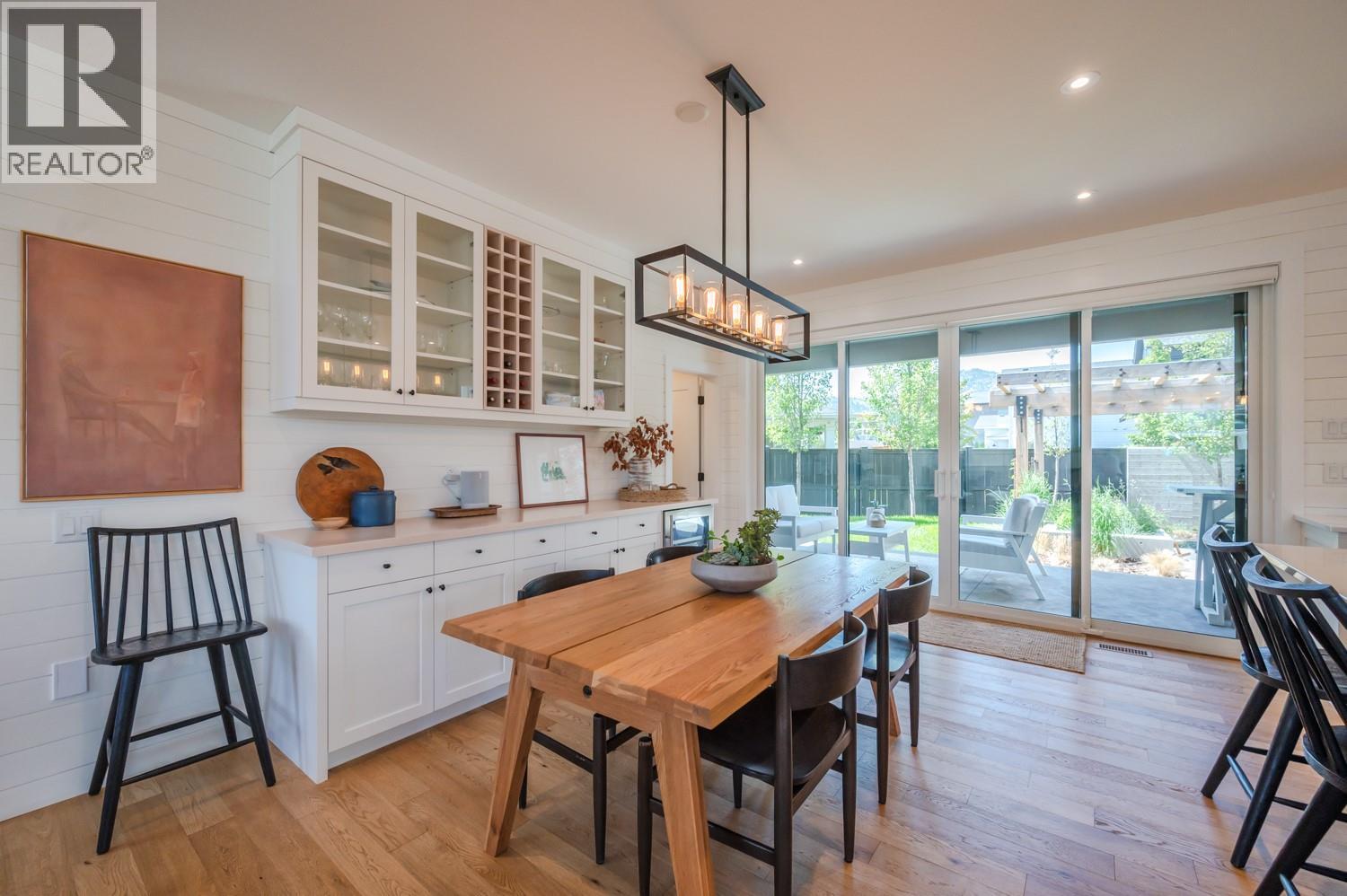 876 JOHNSON Street - 8