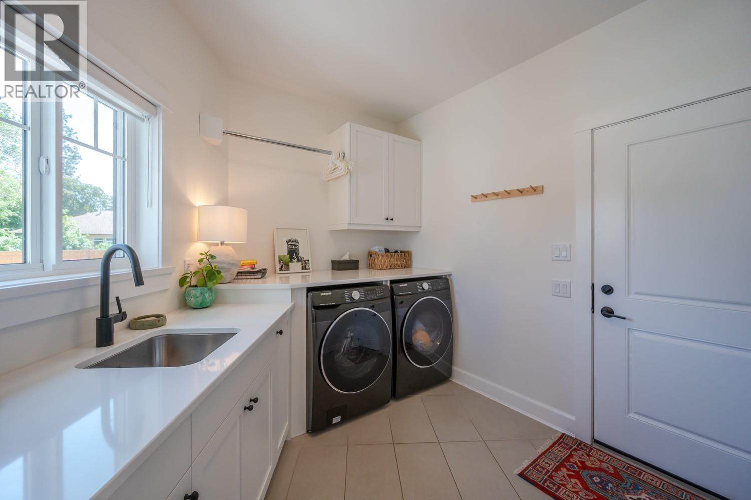 876 JOHNSON Street - 20