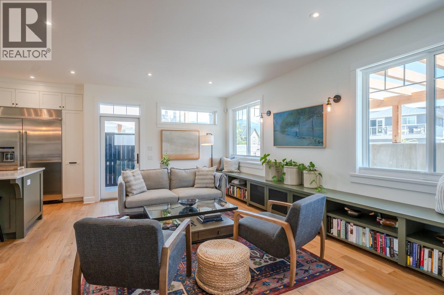 876 JOHNSON Street - 12