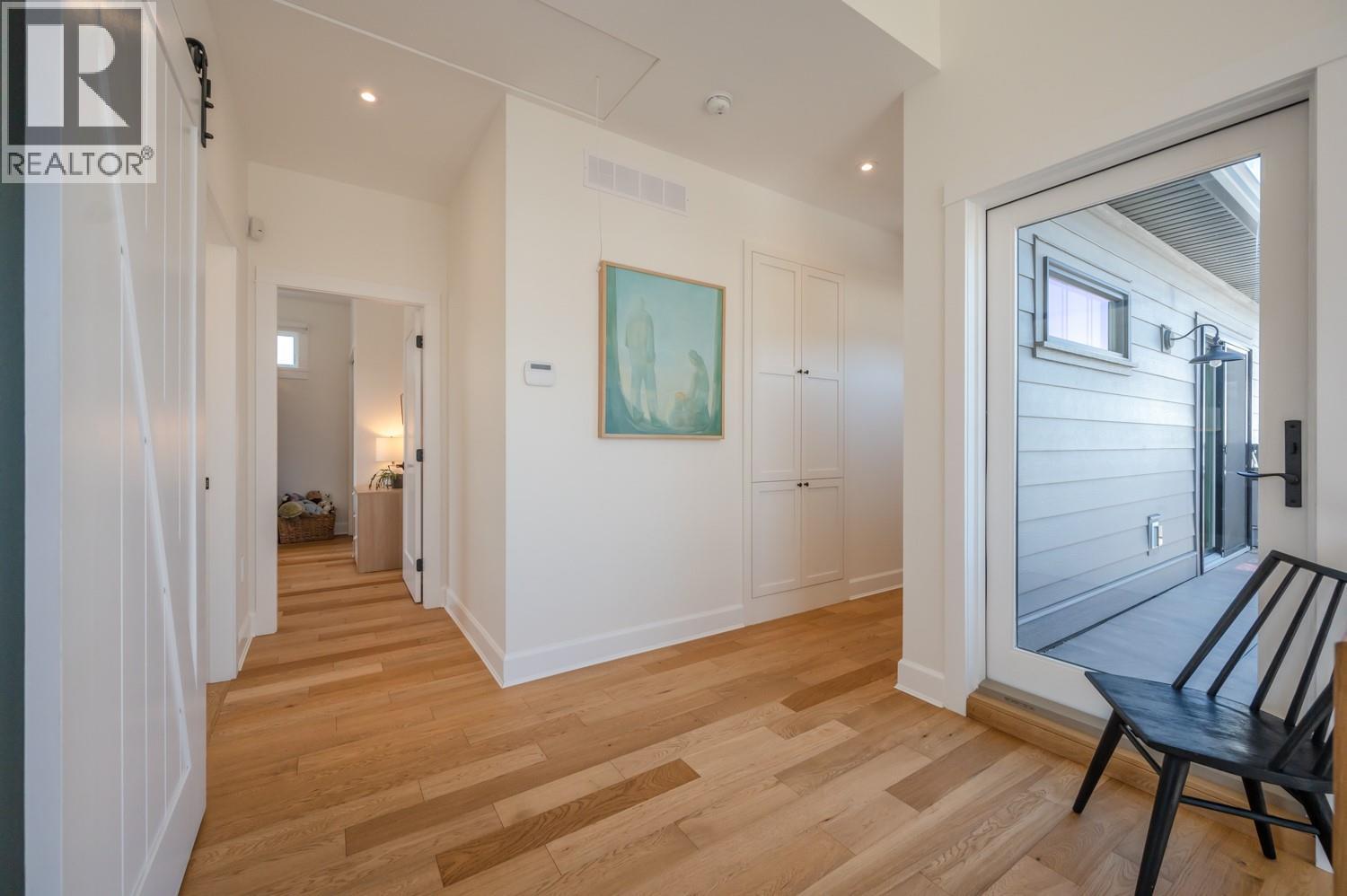 876 JOHNSON Street - 23