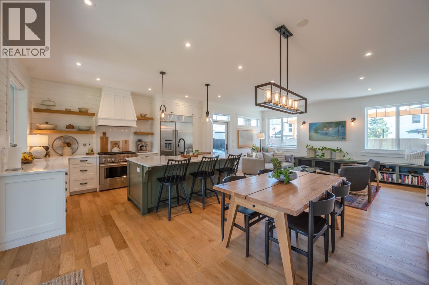 876 JOHNSON Street - 2