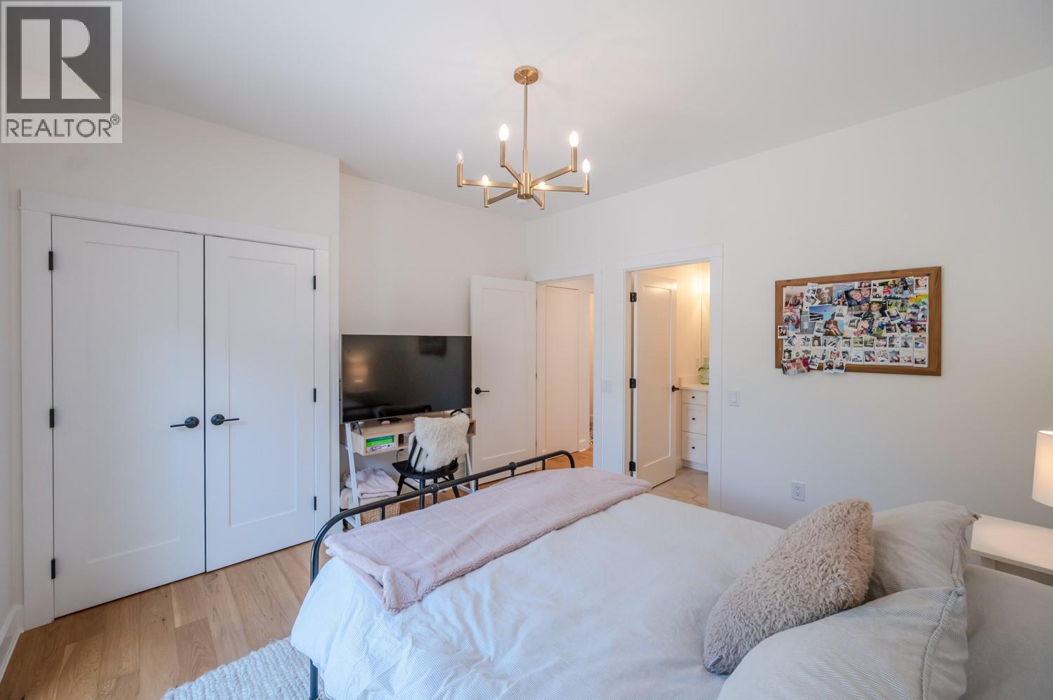 876 JOHNSON Street - 17