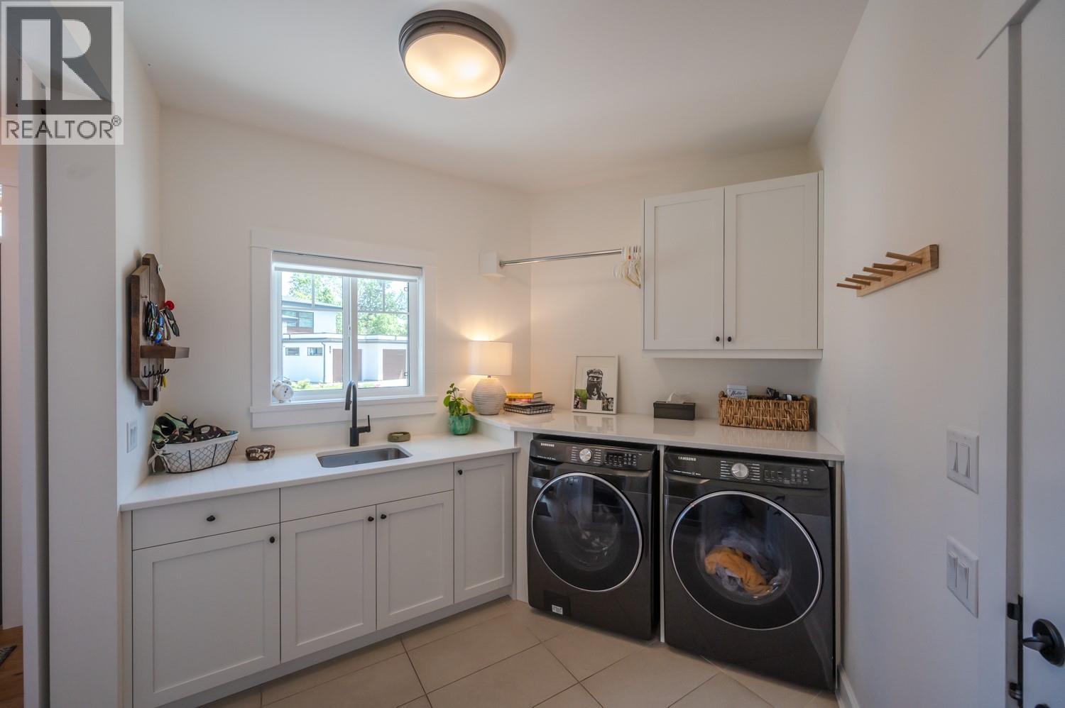876 JOHNSON Street - 21
