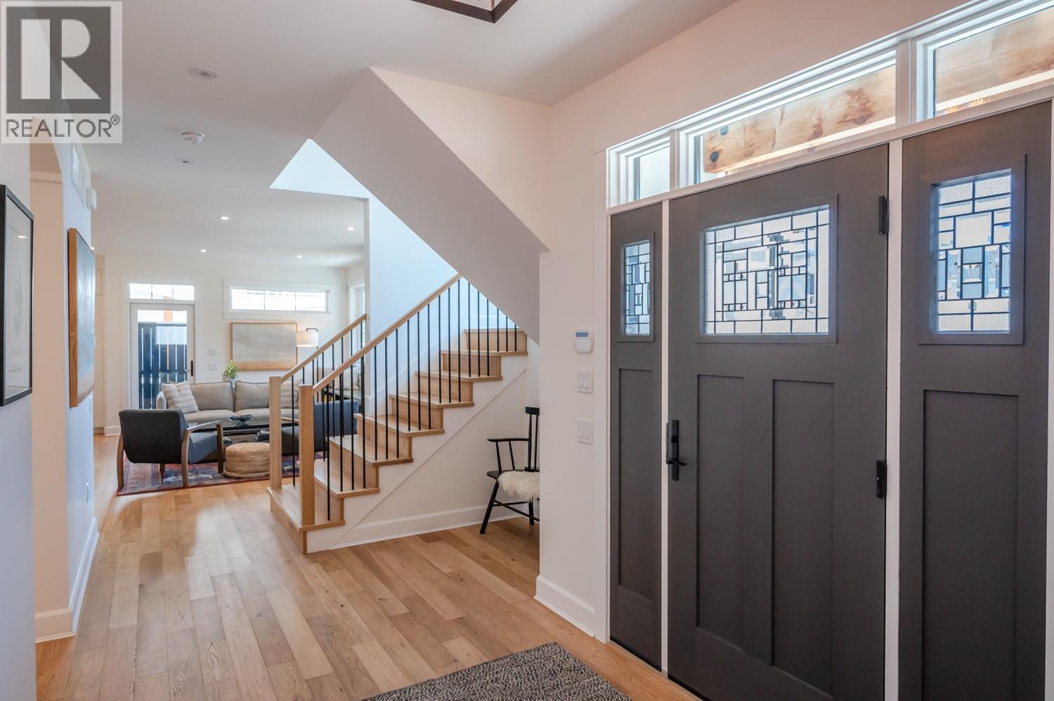  876 JOHNSON Street, Summerland