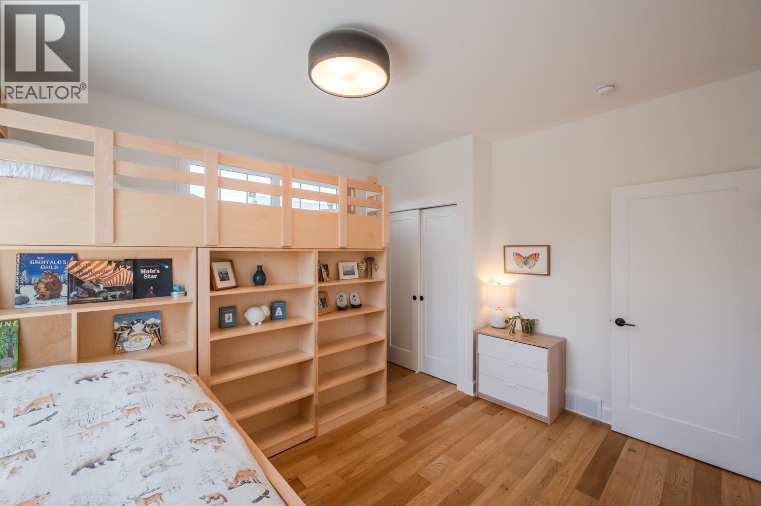 876 JOHNSON Street - 37