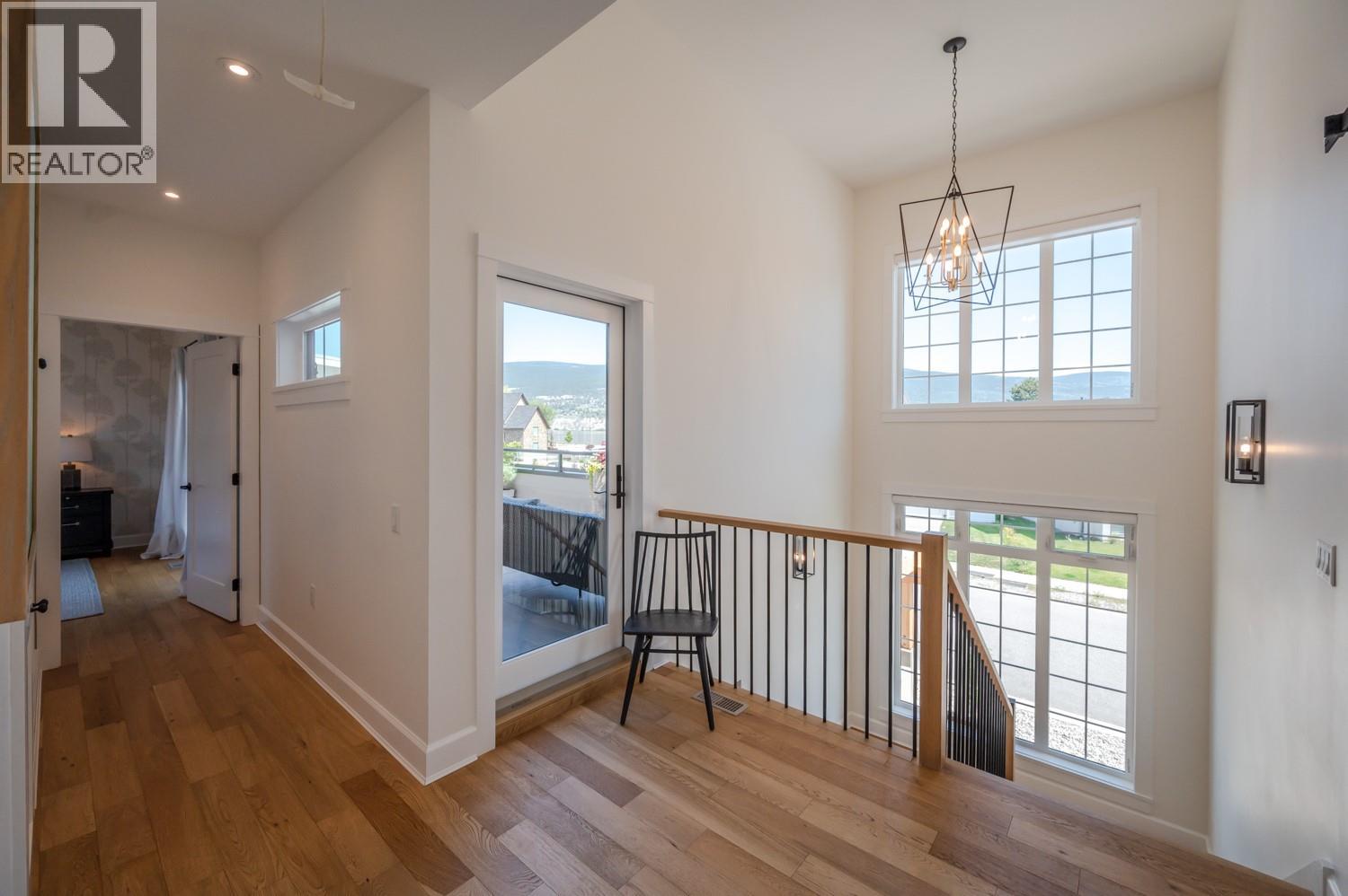 876 JOHNSON Street - 38