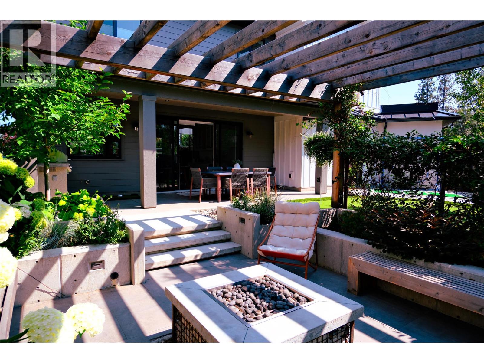 876 JOHNSON Street - 44