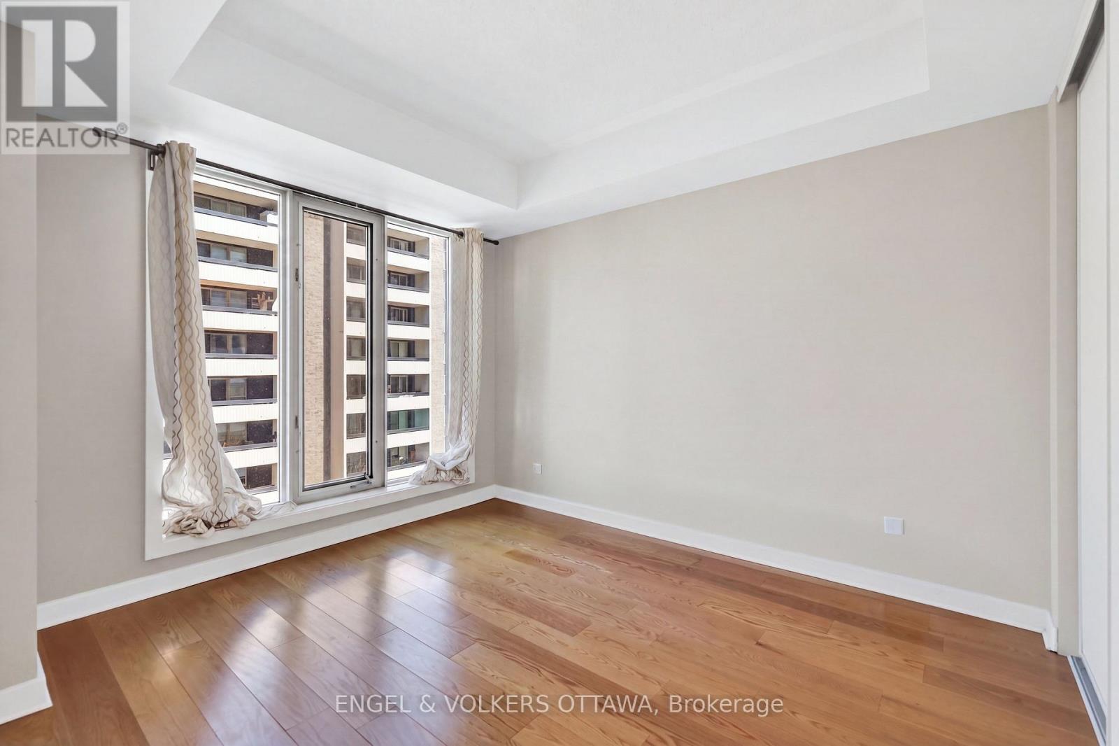 #604 138 SOMERSET STREET W - 25