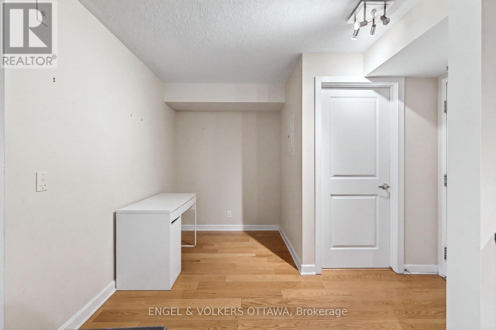 #604 138 SOMERSET STREET W - 3