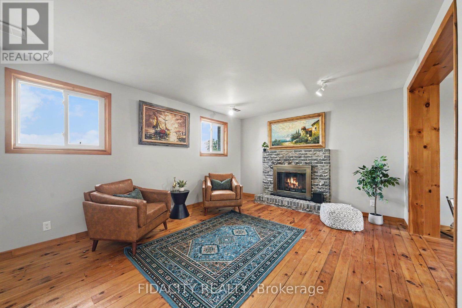 18 ROSS STREET - 19