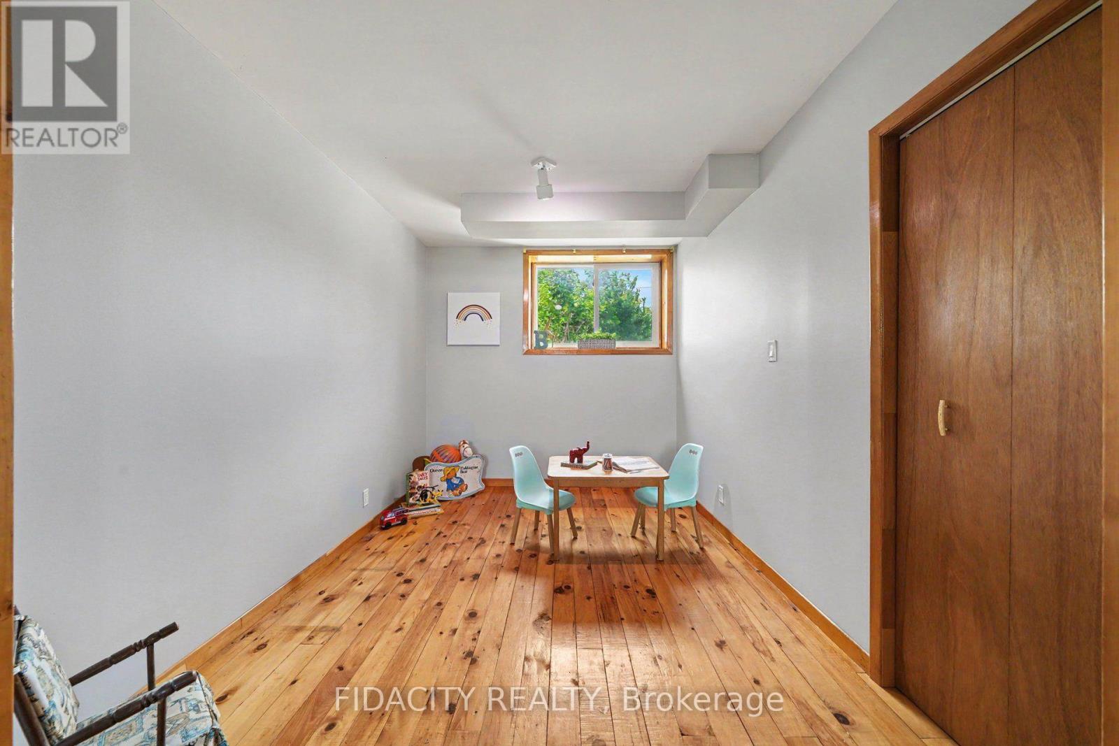 18 ROSS STREET - 23