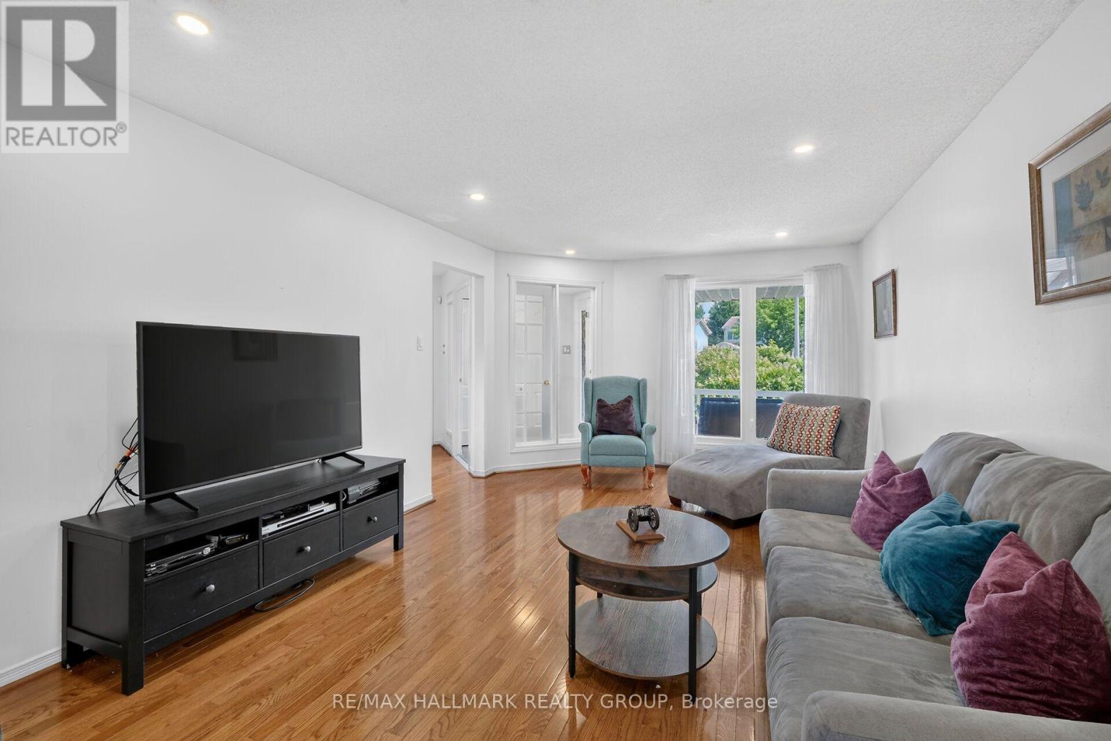 6117 SILVERBIRCH STREET - 16