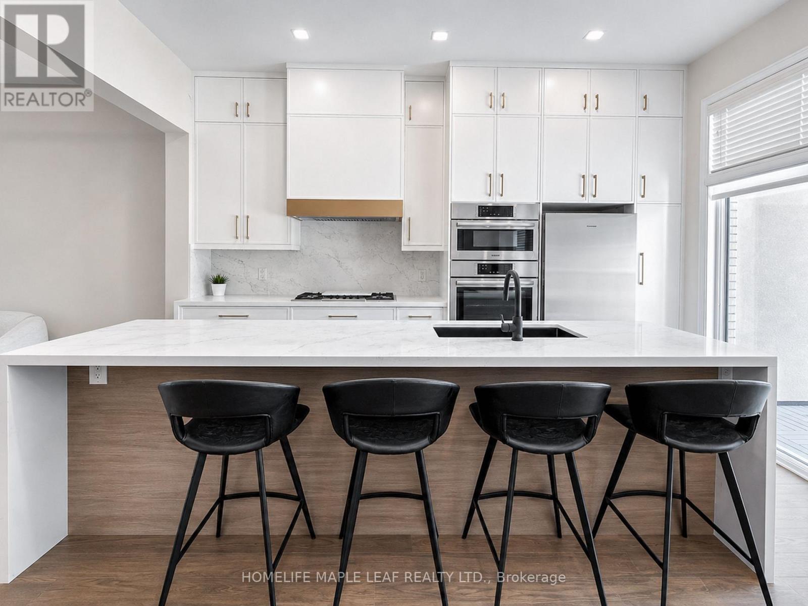 11 AYLIN CRESCENT - 10