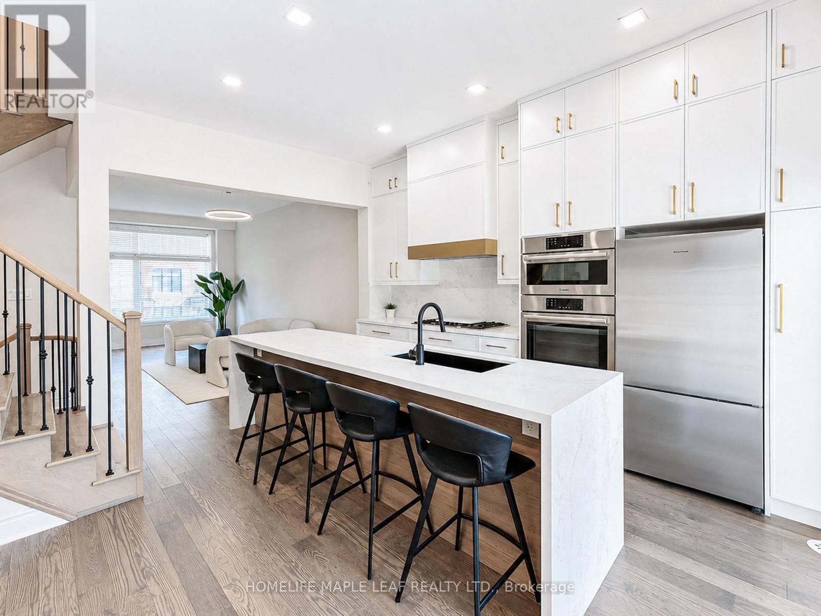 11 AYLIN CRESCENT - 14