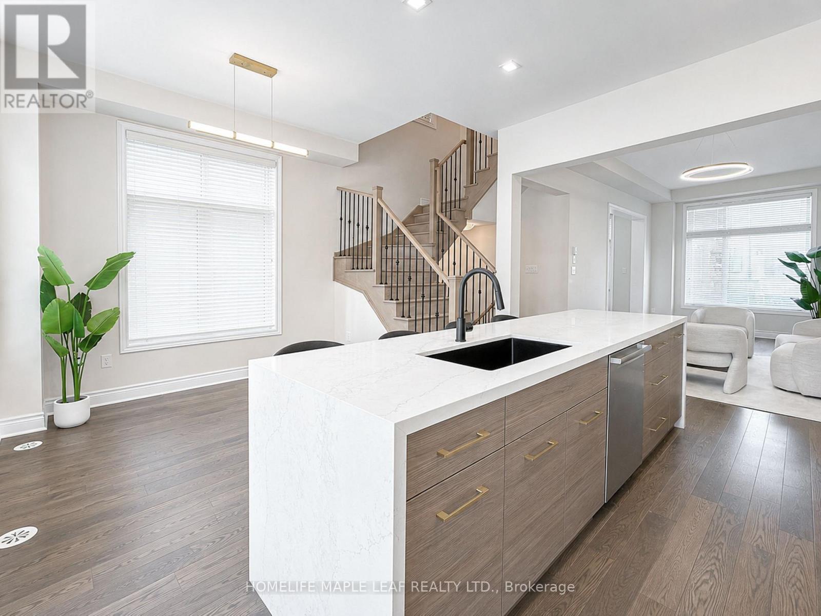 11 AYLIN CRESCENT - 15