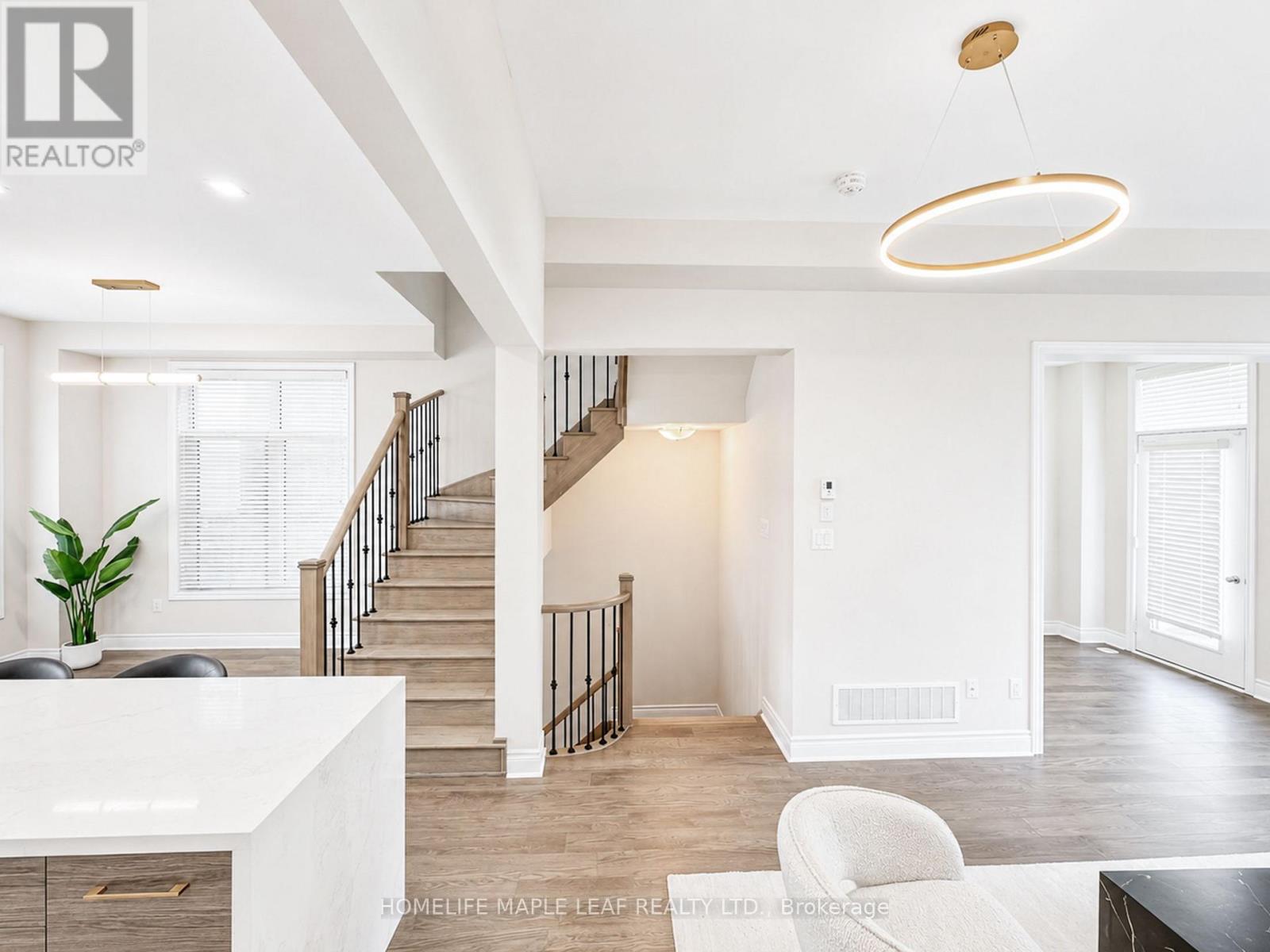 11 AYLIN CRESCENT - 18