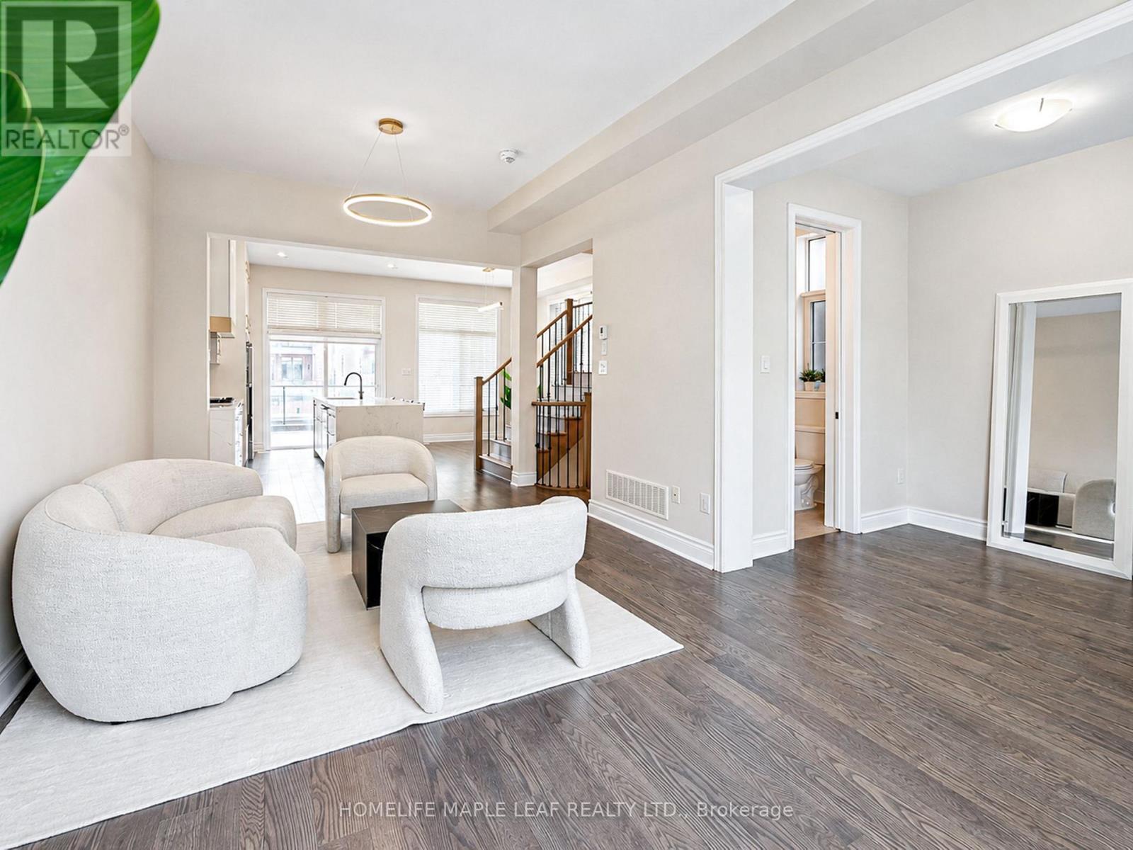 11 AYLIN CRESCENT - 8