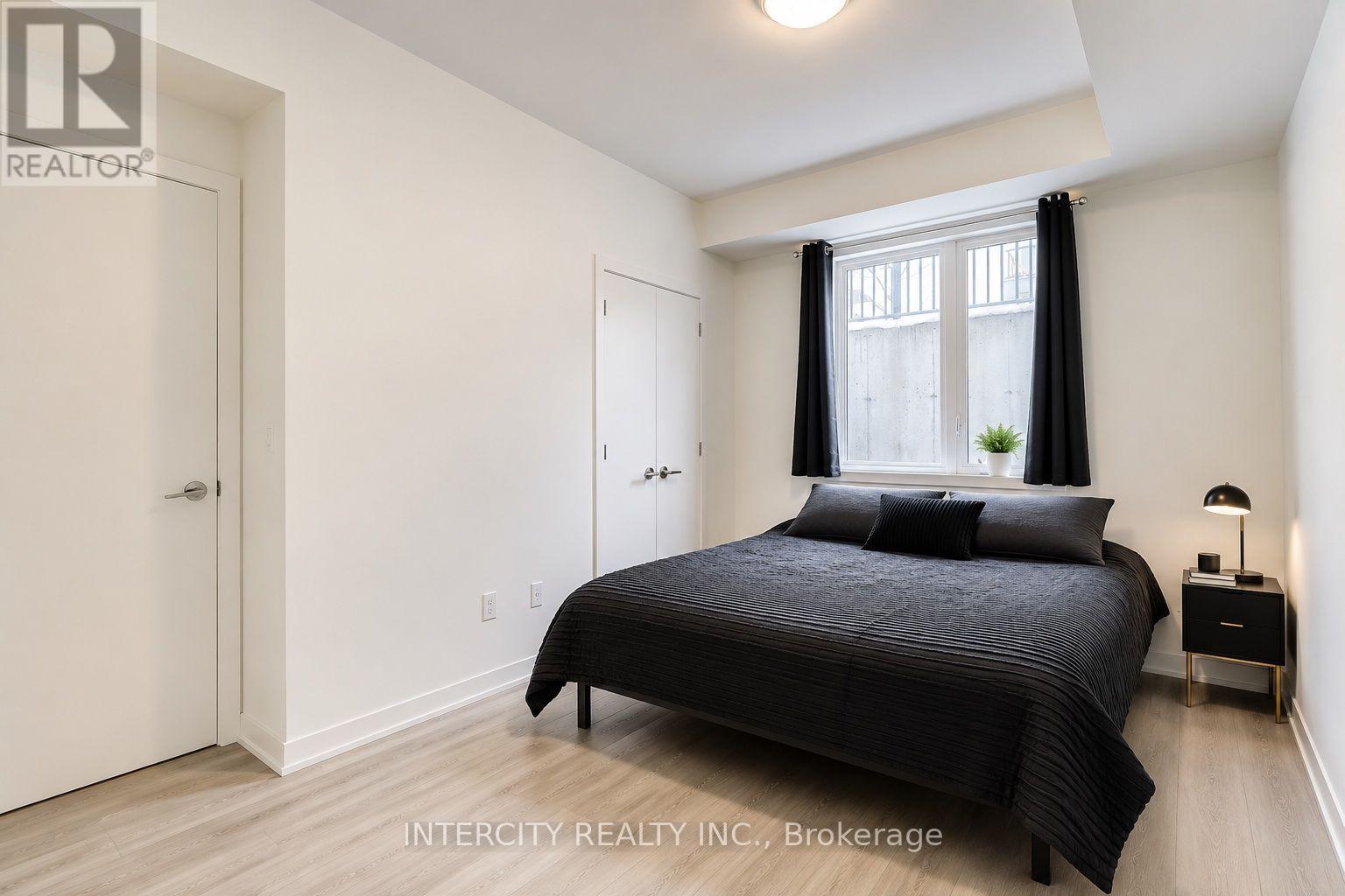 #1504 11 DAVID EYER ROAD - 13