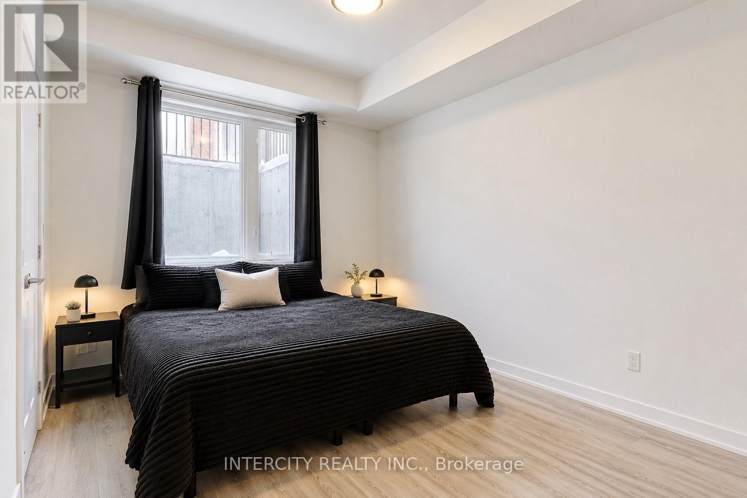 #1504 11 DAVID EYER ROAD - 14